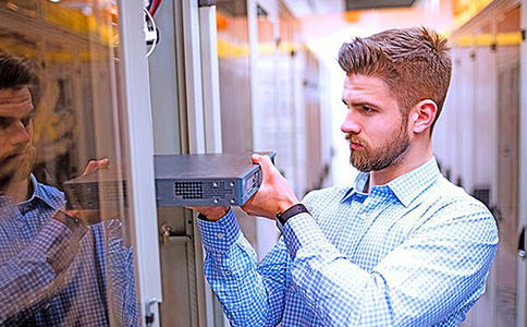 如何根據(jù)不同地區(qū)和環(huán)境選擇適合的服務(wù)器報(bào)價(jià)？