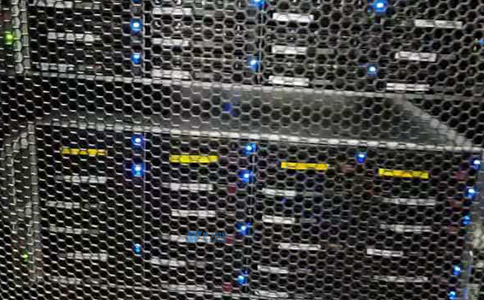 如何利用超大規(guī)模數(shù)據(jù)中心實現(xiàn)可擴(kuò)展性