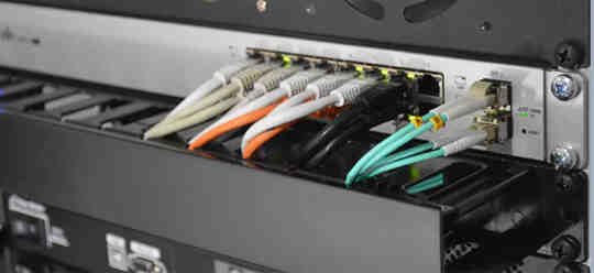 路由器的核心作用：家庭網(wǎng)絡(luò)的智慧中樞