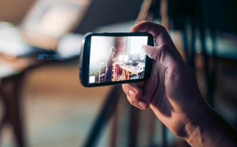 如何在美國高清錄播服務器上實現多格式視頻錄制和播放？