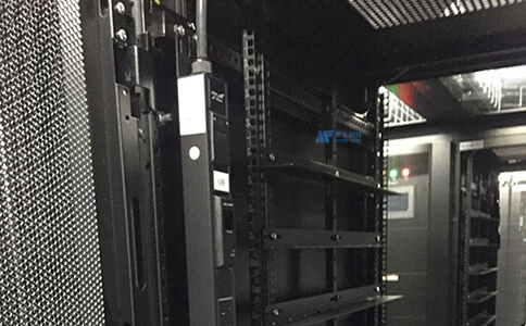 如何預(yù)防常見的服務(wù)器錯誤，例如內(nèi)存泄漏、磁盤空間不足或網(wǎng)絡(luò)故障？