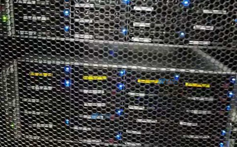 什么是VMware ESXi服務(wù)器及其在VMware套件中的作用？